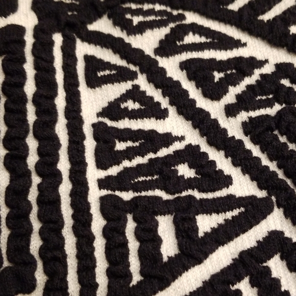 Structured cap sleeve top - Picture 4 of 4